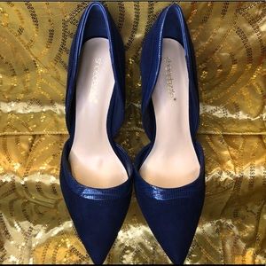 This is Maxine! She’s Navy shoe from Shoedazzle.